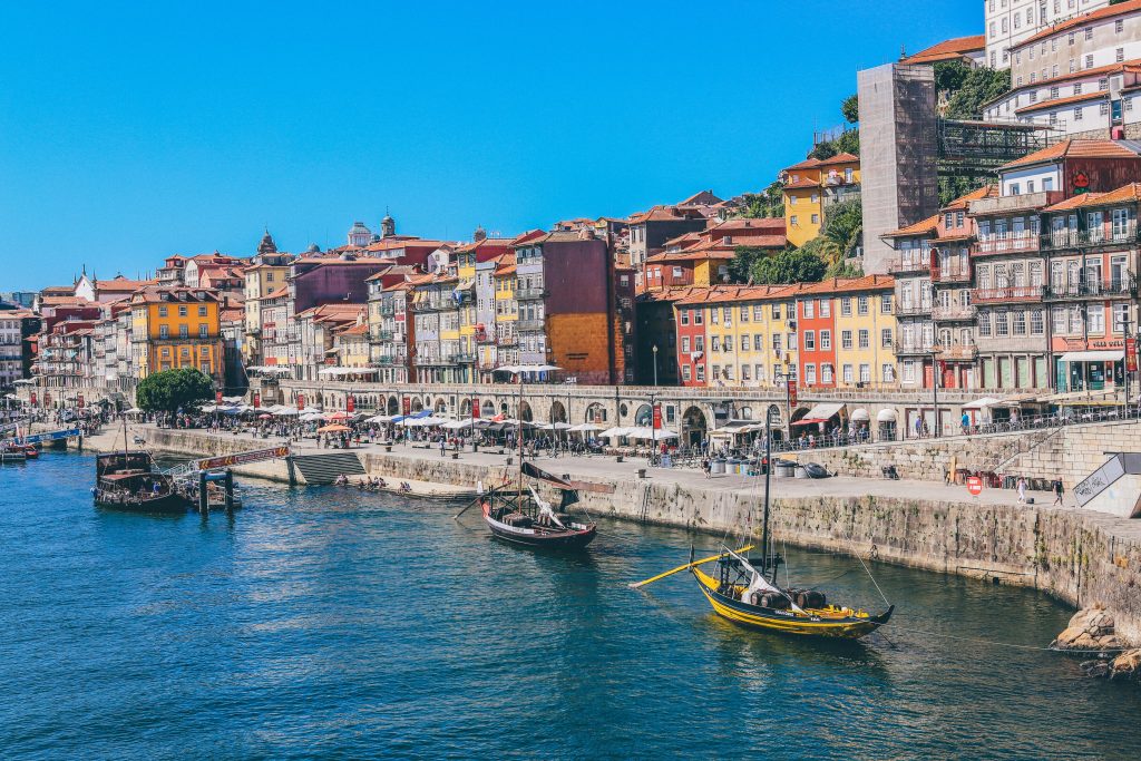 En bild på hamnen i Porto, Portuggal